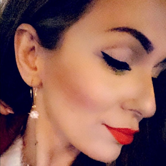 Meet your Posher, Emiliya - Picture 1 of 1